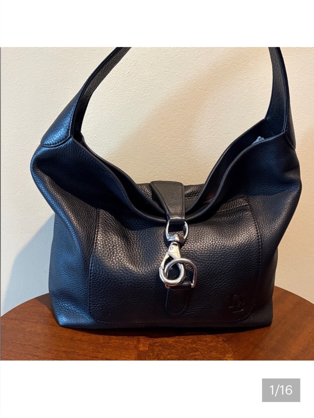 Dooney & Bourke Vintage shoulder bag leather  black  Silvertone clip front style